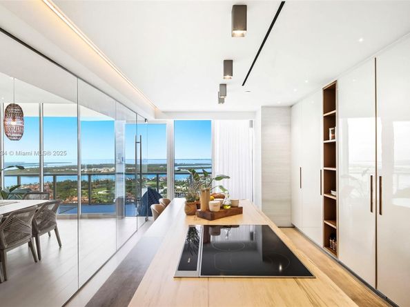 100 S Pointe Dr 3803, Miami Beach FL 33139
