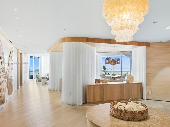 100 S Pointe Dr 3803, Miami Beach FL 33139
