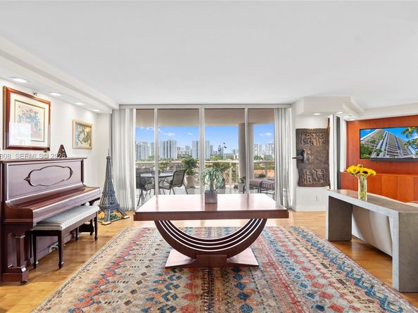 3598 Yacht Club Dr 1003, Aventura FL 33180