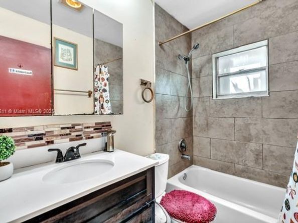 2001 SW 84th Ter, North Lauderdale FL 33068