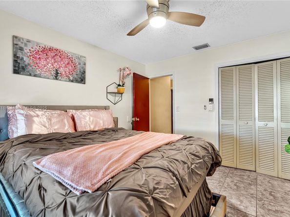 2001 SW 84th Ter, North Lauderdale FL 33068