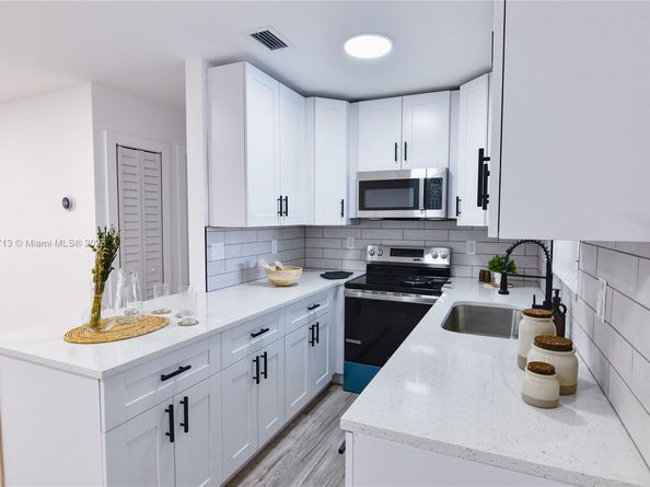 413 SW 22nd Ter, Fort Lauderdale FL 33312