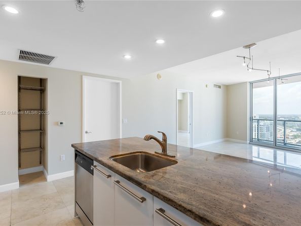 185 SW 7th St 4209, Miami FL 33130