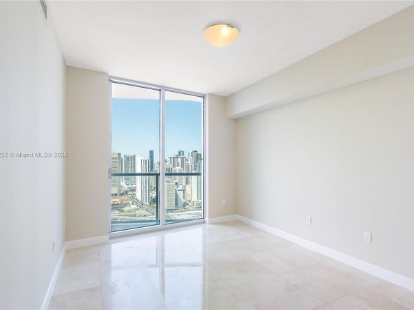185 SW 7th St 4209, Miami FL 33130