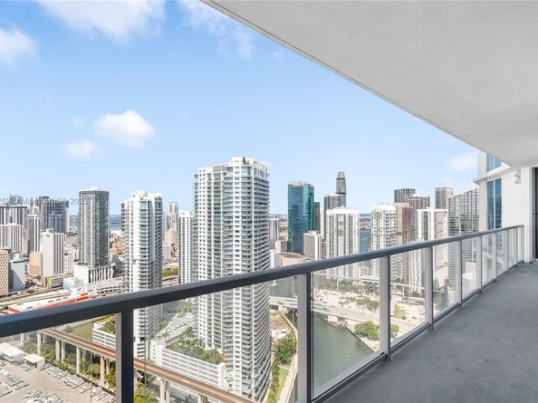 185 SW 7th St 4209, Miami FL 33130