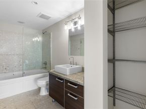 185 SW 7th St 4209, Miami FL 33130