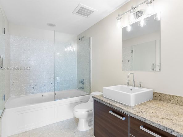 185 SW 7th St 4209, Miami FL 33130