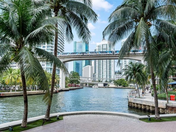 185 SW 7th St 4209, Miami FL 33130