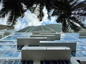 185 SW 7th St 4209, Miami FL 33130
