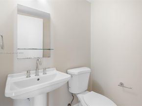 185 SW 7th St 4209, Miami FL 33130