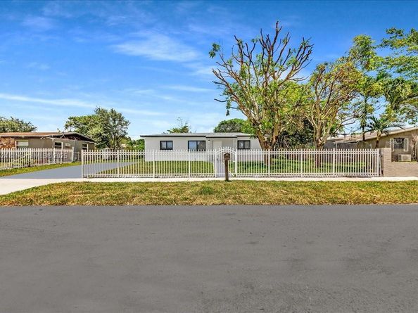 3381 NW 210th Ter, Miami Gardens FL 33056