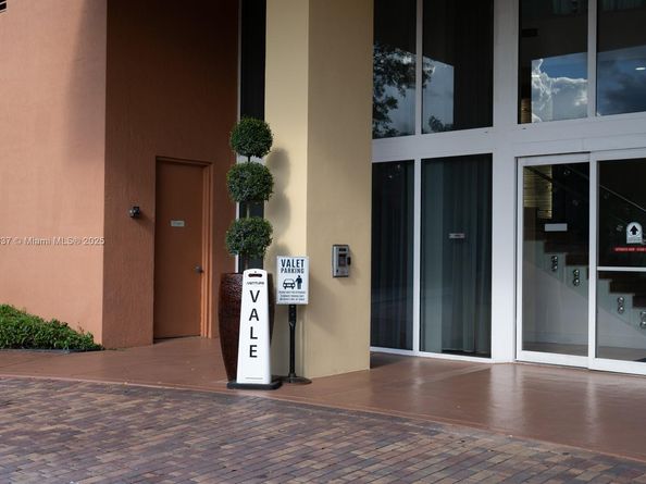 2775 NE 187th St PH24, Aventura FL 33180
