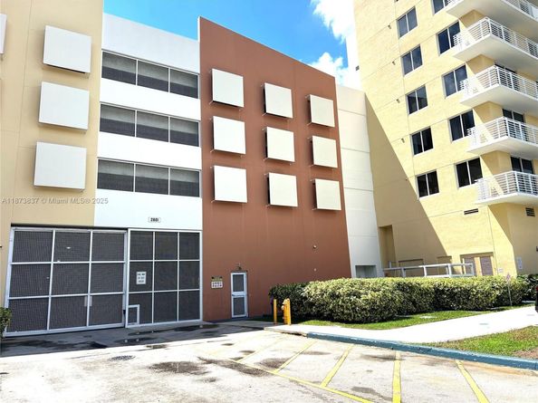 2775 NE 187th St PH24, Aventura FL 33180