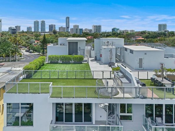 529 SW 11th St 303, Miami FL 33129