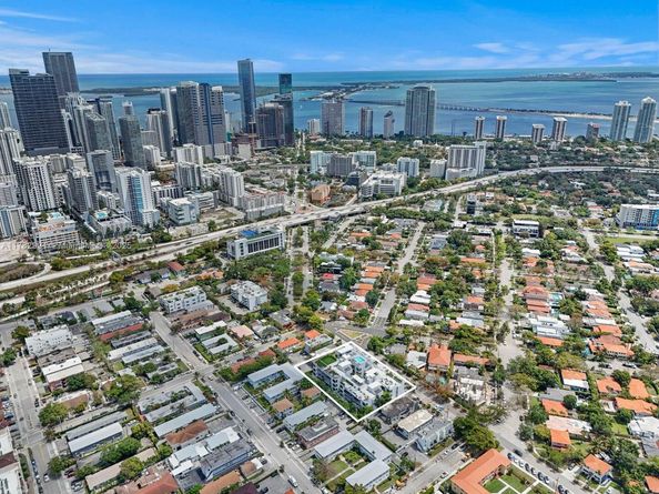 529 SW 11th St 303, Miami FL 33129