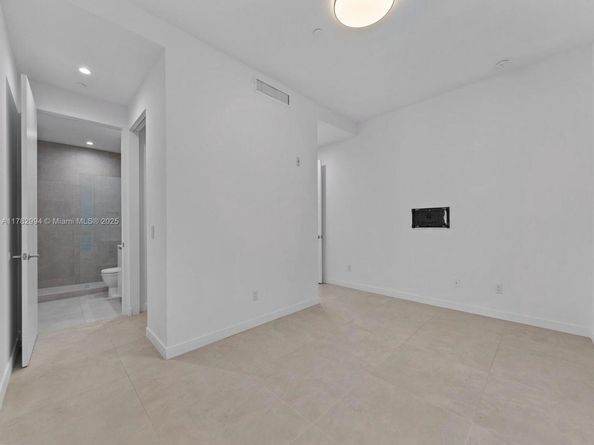 529 SW 11th St 303, Miami FL 33129