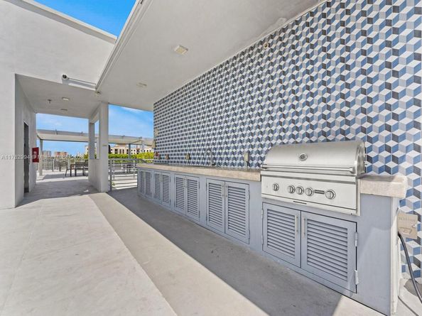 529 SW 11th St 303, Miami FL 33129