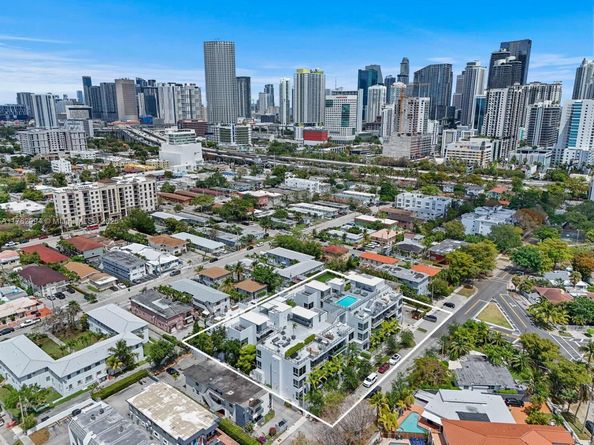 529 SW 11th St 303, Miami FL 33129