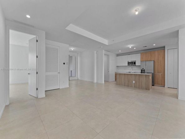 529 SW 11th St 303, Miami FL 33129