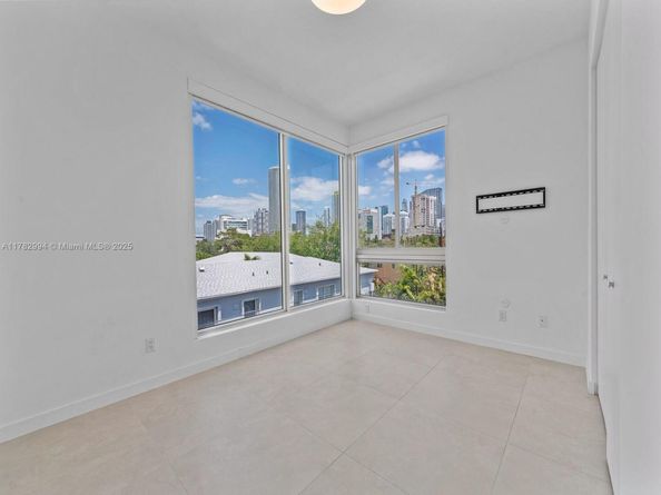 529 SW 11th St 303, Miami FL 33129