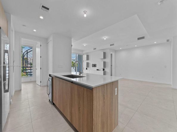 529 SW 11th St 303, Miami FL 33129