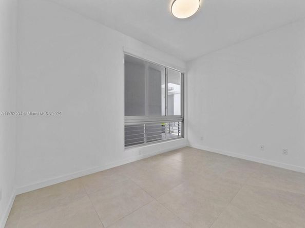529 SW 11th St 303, Miami FL 33129