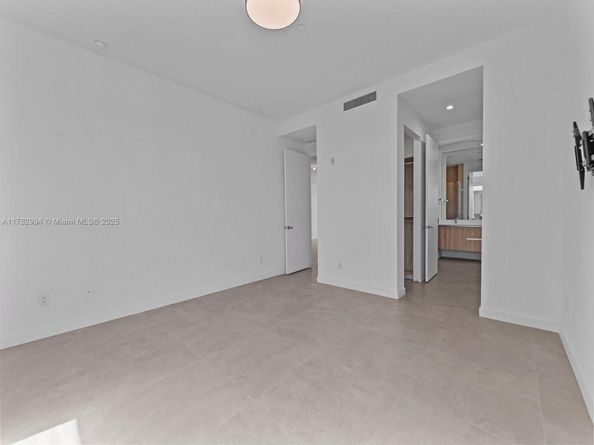 529 SW 11th St 303, Miami FL 33129