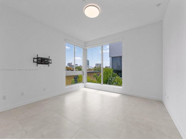 529 SW 11th St 303, Miami FL 33129