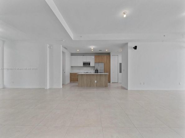 529 SW 11th St 303, Miami FL 33129