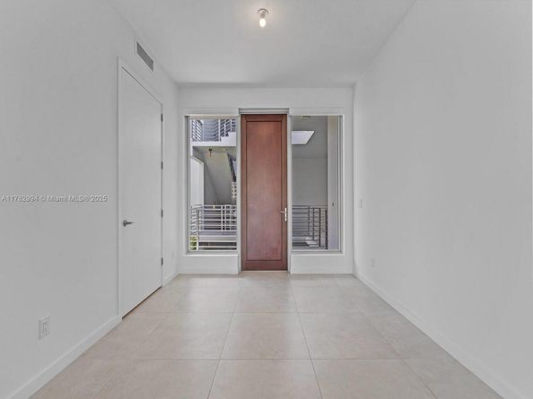 529 SW 11th St 303, Miami FL 33129