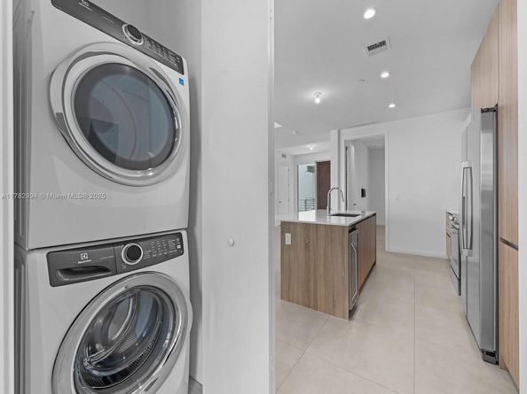 529 SW 11th St 303, Miami FL 33129
