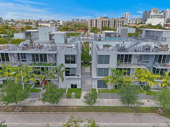 529 SW 11th St 303, Miami FL 33129