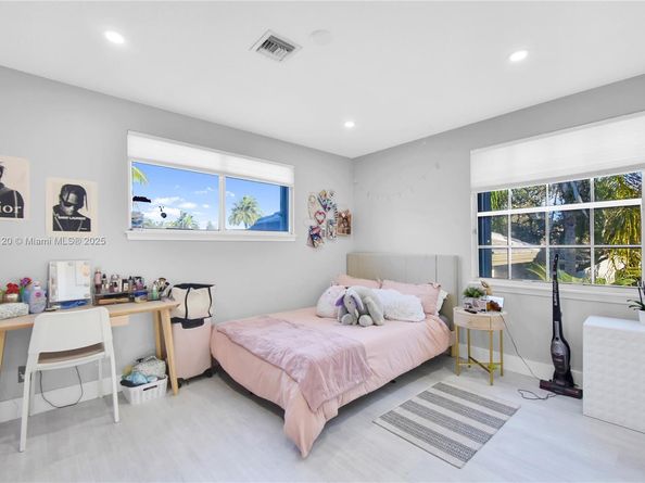 354 Mallard Rd, Weston FL 33327