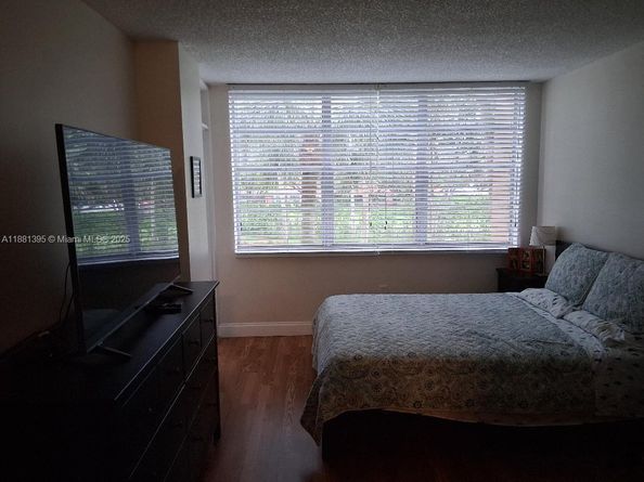 1400 St Charles Pl 201, Pembroke Pines FL 33026