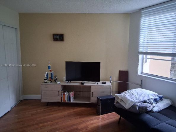 1400 St Charles Pl 201, Pembroke Pines FL 33026