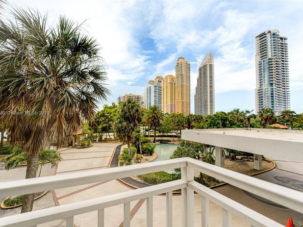 210 174th St 312, Sunny Isles Beach FL 33160