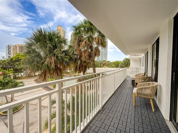 210 174th St 312, Sunny Isles Beach FL 33160