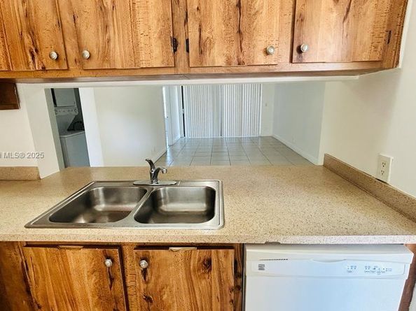 208 Lake Pointe Dr 205, Oakland Park FL 33309