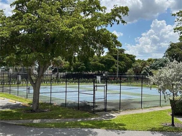 208 Lake Pointe Dr 205, Oakland Park FL 33309