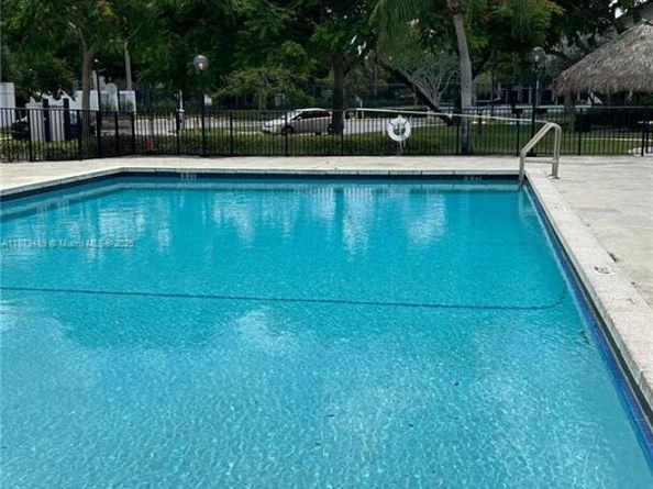 208 Lake Pointe Dr 205, Oakland Park FL 33309