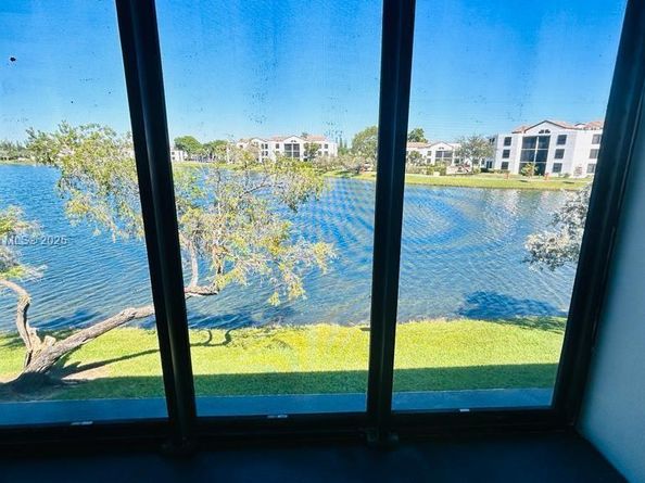 208 Lake Pointe Dr 205, Oakland Park FL 33309