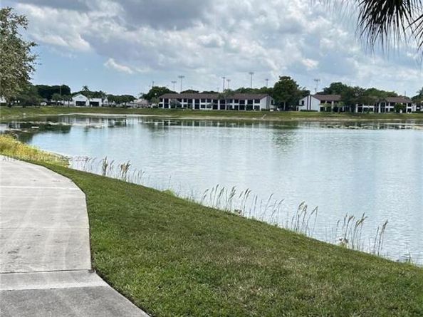 208 Lake Pointe Dr 205, Oakland Park FL 33309