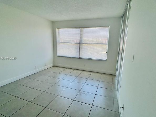 208 Lake Pointe Dr 205, Oakland Park FL 33309