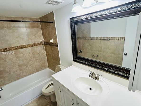 208 Lake Pointe Dr 205, Oakland Park FL 33309