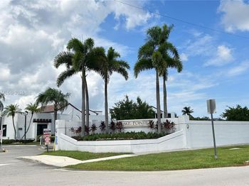 208 Lake Pointe Dr