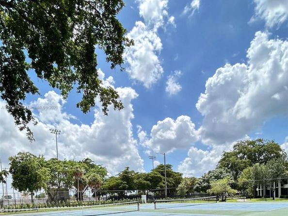 208 Lake Pointe Dr 205, Oakland Park FL 33309