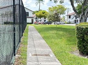 208 Lake Pointe Dr 205, Oakland Park FL 33309
