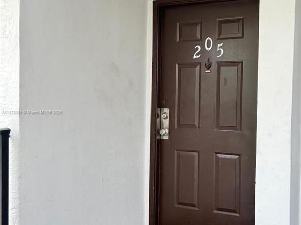 208 Lake Pointe Dr 205, Oakland Park FL 33309