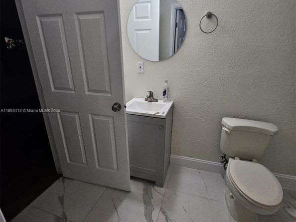 1717 NW 69th St, Miami FL 33147