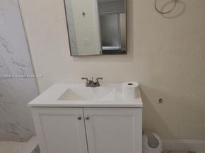 1717 NW 69th St, Miami FL 33147